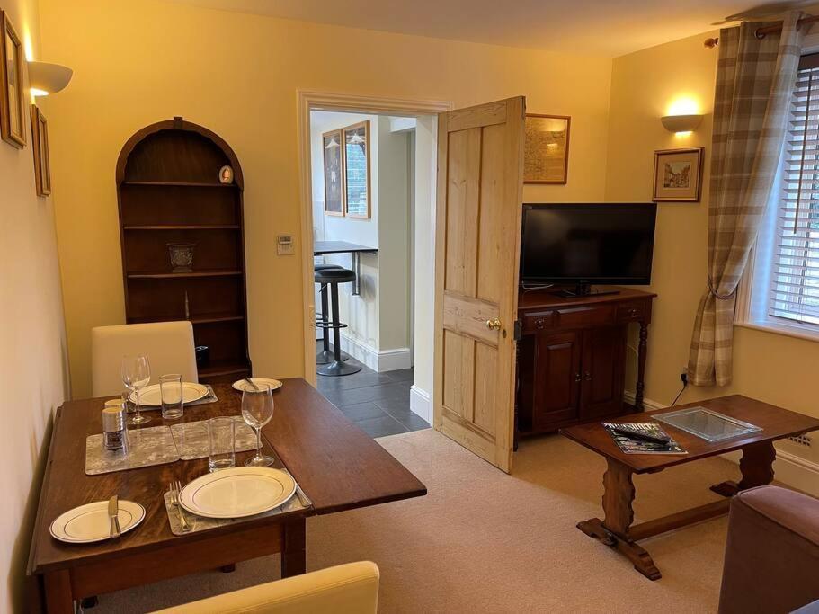 Ground Floor Garden Cottage, Near Stonehenge Shrewton المظهر الخارجي الصورة